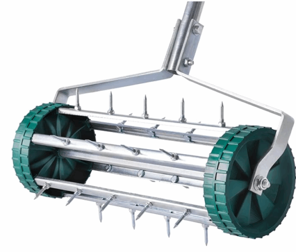 UPP rollender Rasenlüfter mit Stiel | Handvertikutierer mit 27 Nägeln (3,5cm) für die Rasenpflege | Manueller Aerifizierer Macht Rasenbelüften einfach | Robuste Stachelwalze ohne Strom & Benzin - Image 5